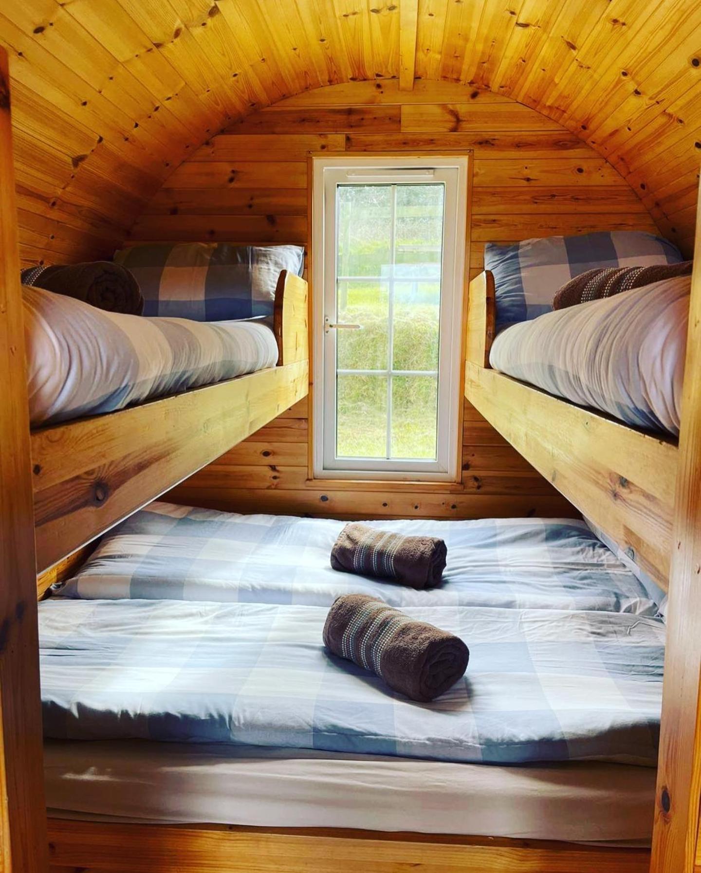 Coach Field Camp Hotel Kültér fotó