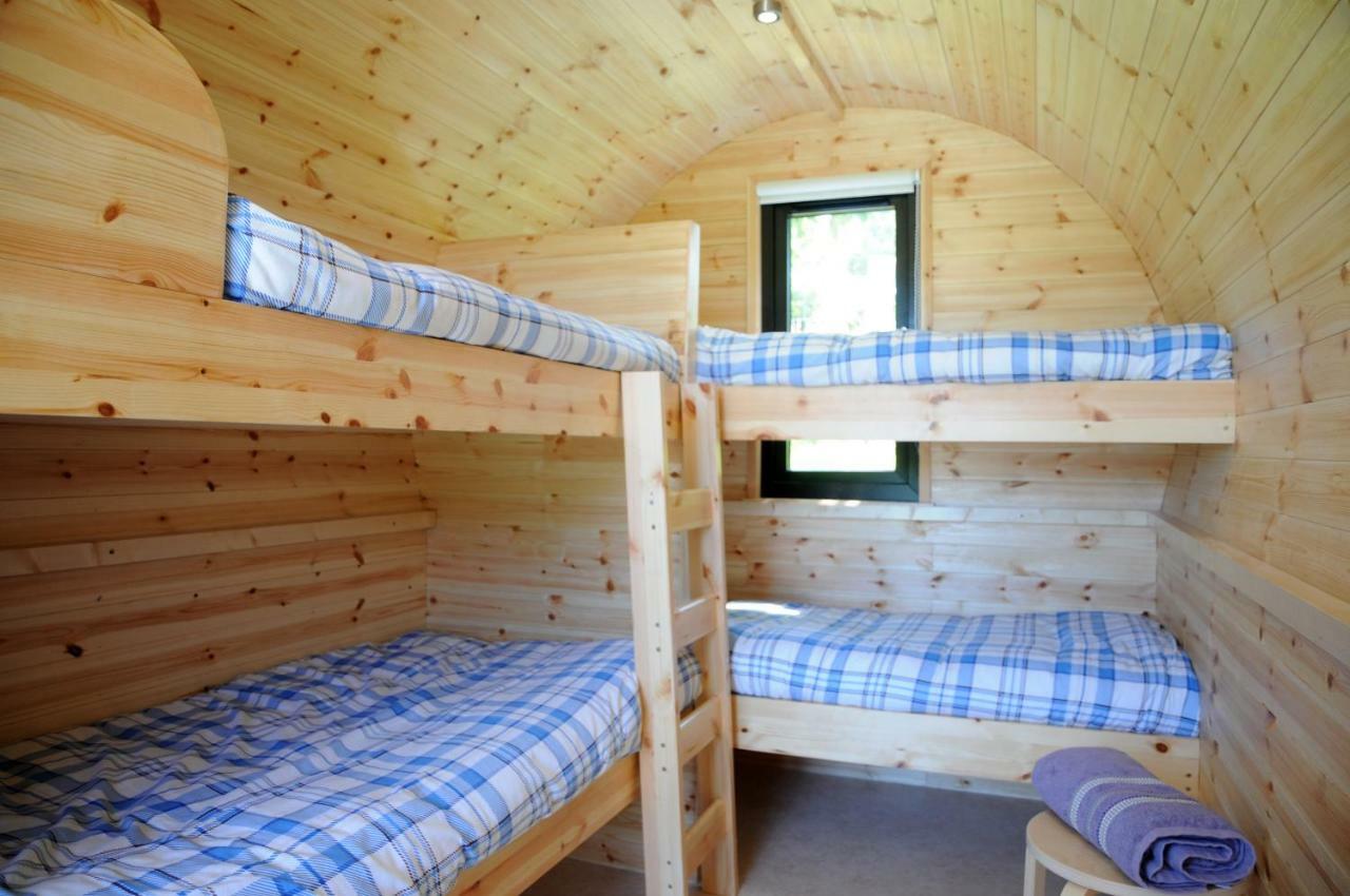 Coach Field Camp Hotel Kültér fotó